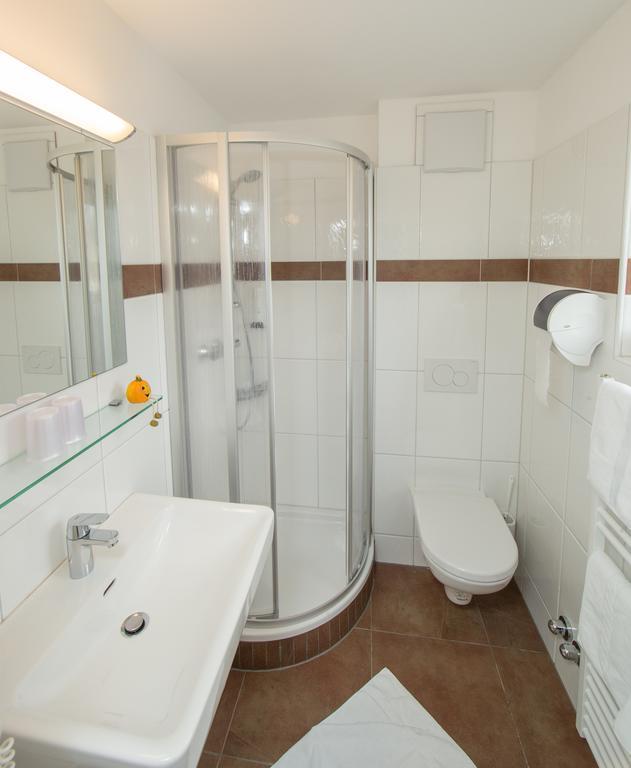 Hotel Pension Hubertus Zell am See Oda fotoğraf