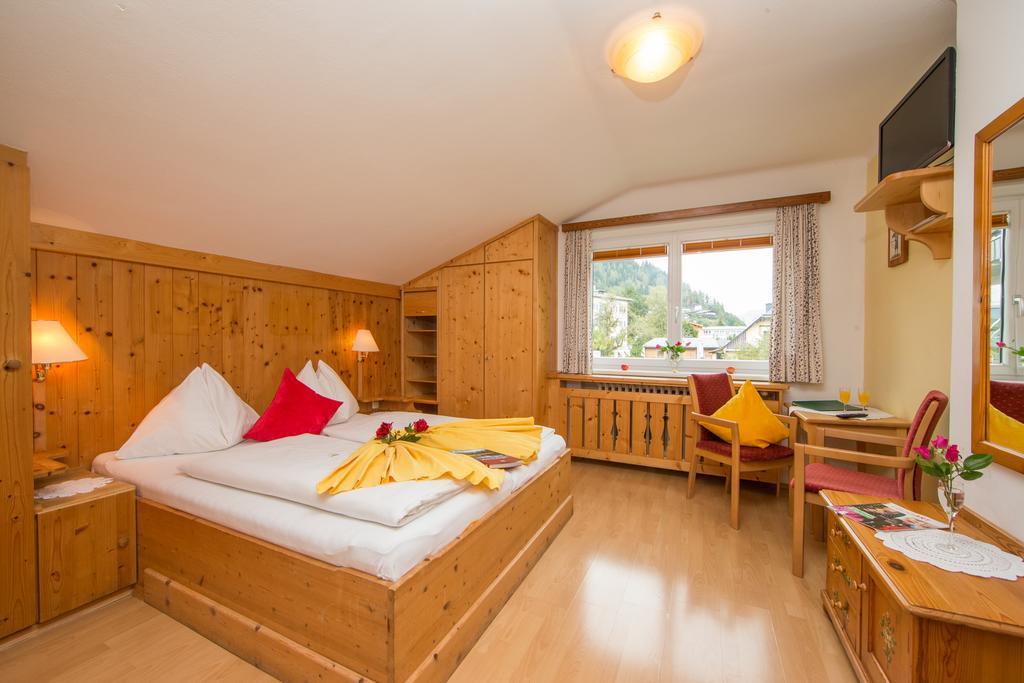 Hotel Pension Hubertus Zell am See Oda fotoğraf